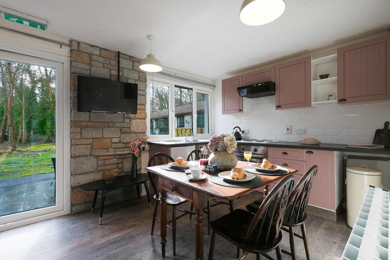 Cosy Woodland Home Uny Lelant Exterior photo